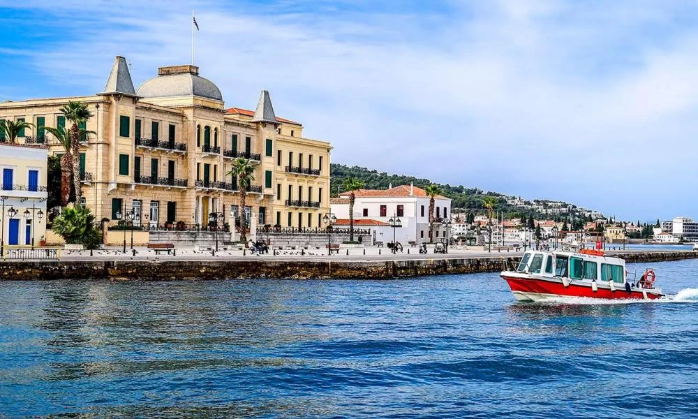 Θρίλερ στις Σπέτσες: Βρέθηκε νεκρός Άγγλος στο Παλιό Λιμάνι